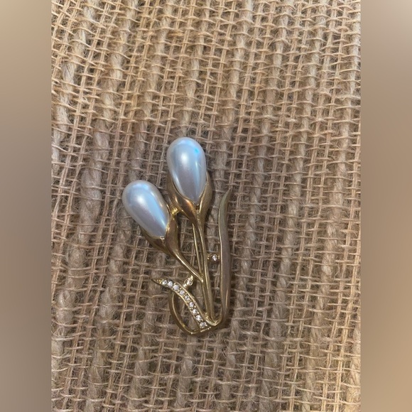 Jewelry - Costume brooch
